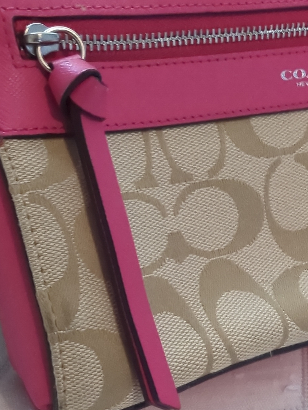 COACH Signature Canvas Wristlet with Hot Pink Trim Wallet - CUTE! - Picture 4 of 4